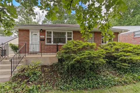 1081 Trelane Ave, Crestwood, MO 63126