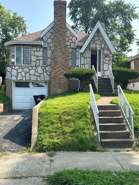 6751 Edison Ave, Saint Louis, MO 63121