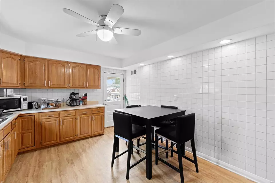 Entry Way - 5626 Oleatha Ave, Saint Louis, MO 63139 photo 2 of 4