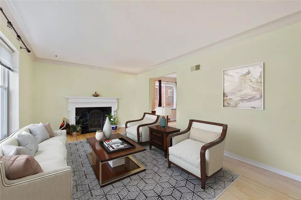 Living - 5626 Oleatha Ave, Saint Louis, MO 63139 photo 1 of 4