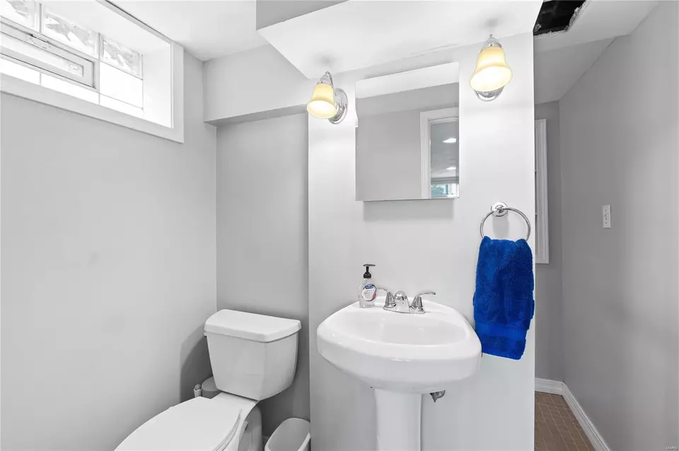 Bath - 5626 Oleatha Ave, Saint Louis, MO 63139 photo 3 of 4
