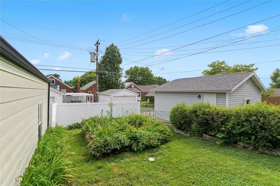 Exterior - 5626 Oleatha Ave, Saint Louis, MO 63139 photo 8 of 11