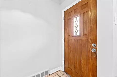 Entry Way - 5626 Oleatha Ave, Saint Louis, MO 63139 photo 1 of 4