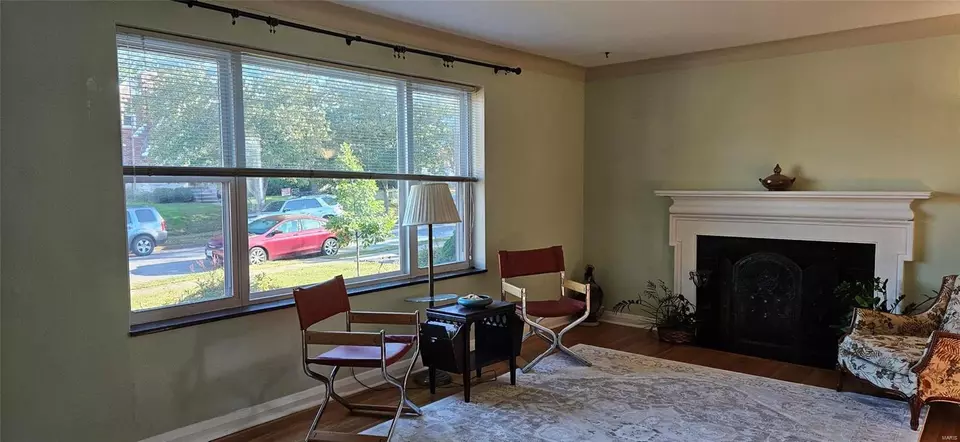Living - 5626 Oleatha Ave, Saint Louis, MO 63139 photo 2 of 4