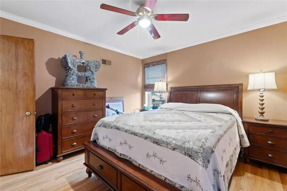Bedroom - 5626 Oleatha Ave, Saint Louis, MO 63139 photo 2 of 9