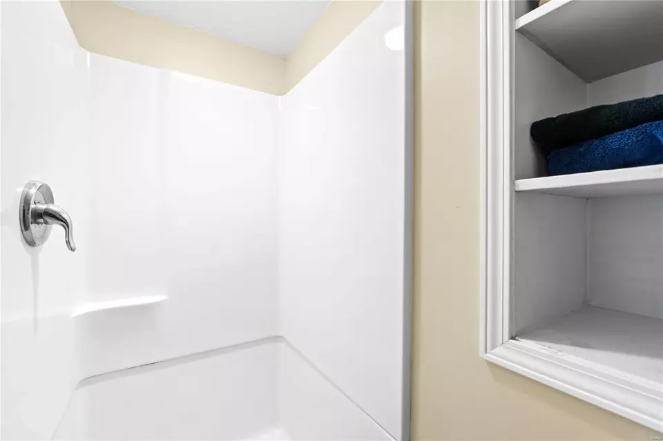 Bath - 5626 Oleatha Ave, Saint Louis, MO 63139 photo 4 of 4