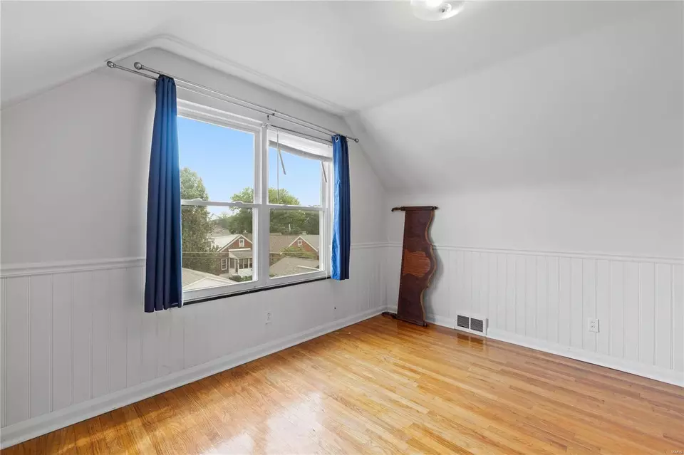 Bedroom - 5626 Oleatha Ave, Saint Louis, MO 63139 photo 8 of 9