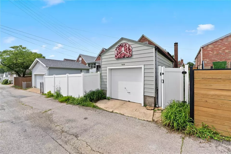 Exterior - 5626 Oleatha Ave, Saint Louis, MO 63139 photo 9 of 11