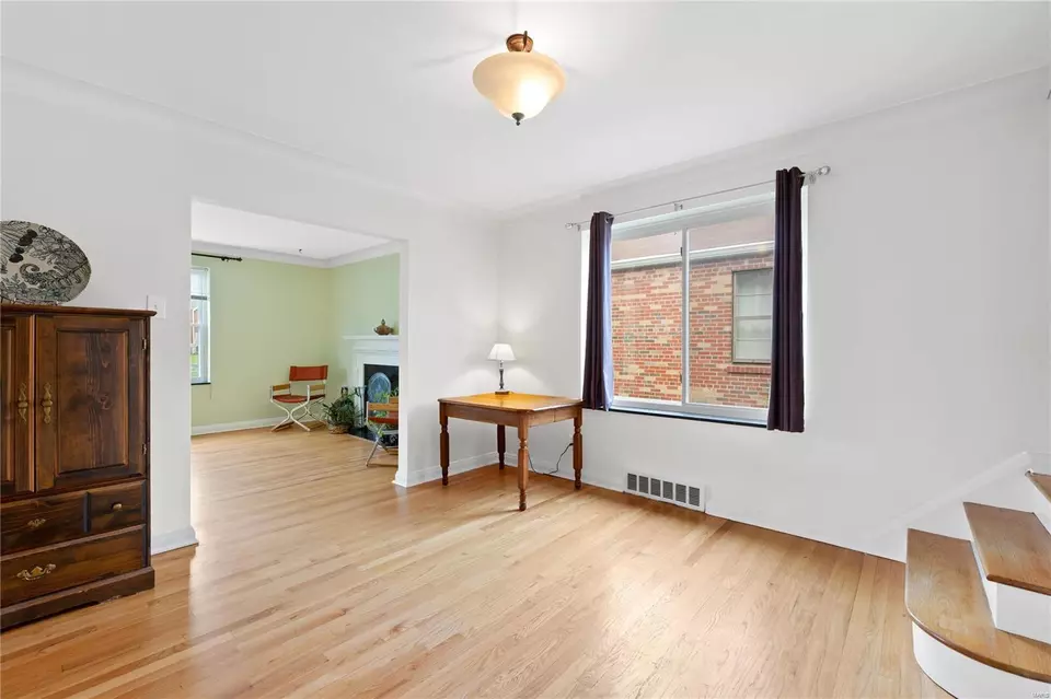 Living - 5626 Oleatha Ave, Saint Louis, MO 63139 photo 3 of 4