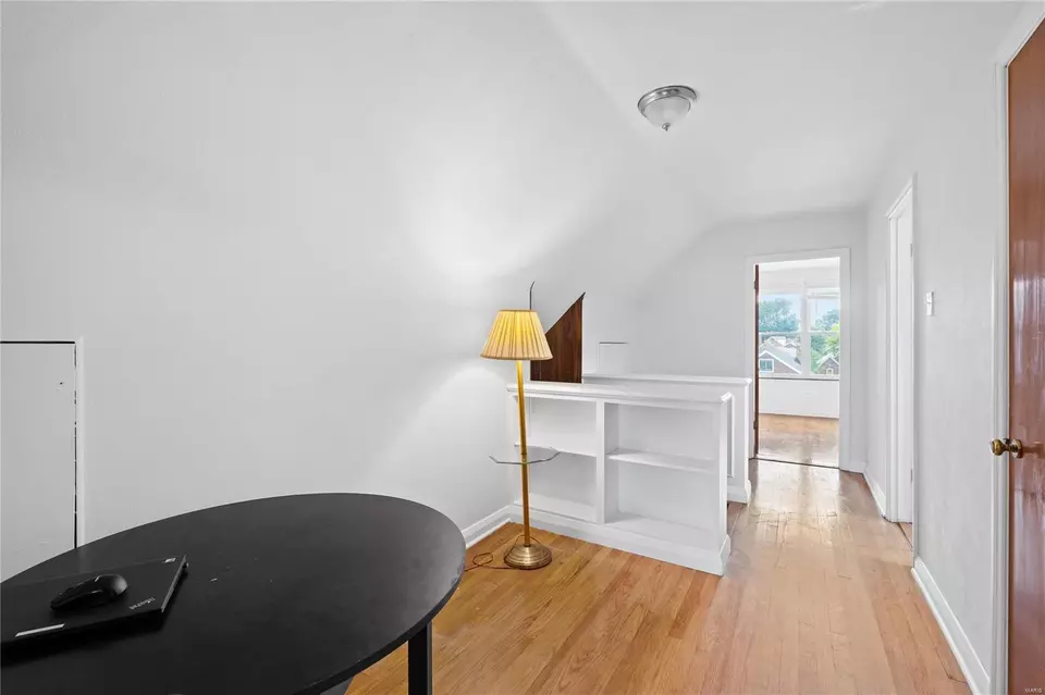 Entry Way - 5626 Oleatha Ave, Saint Louis, MO 63139 photo 3 of 4