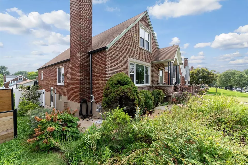 Exterior - 5626 Oleatha Ave, Saint Louis, MO 63139 photo 3 of 11