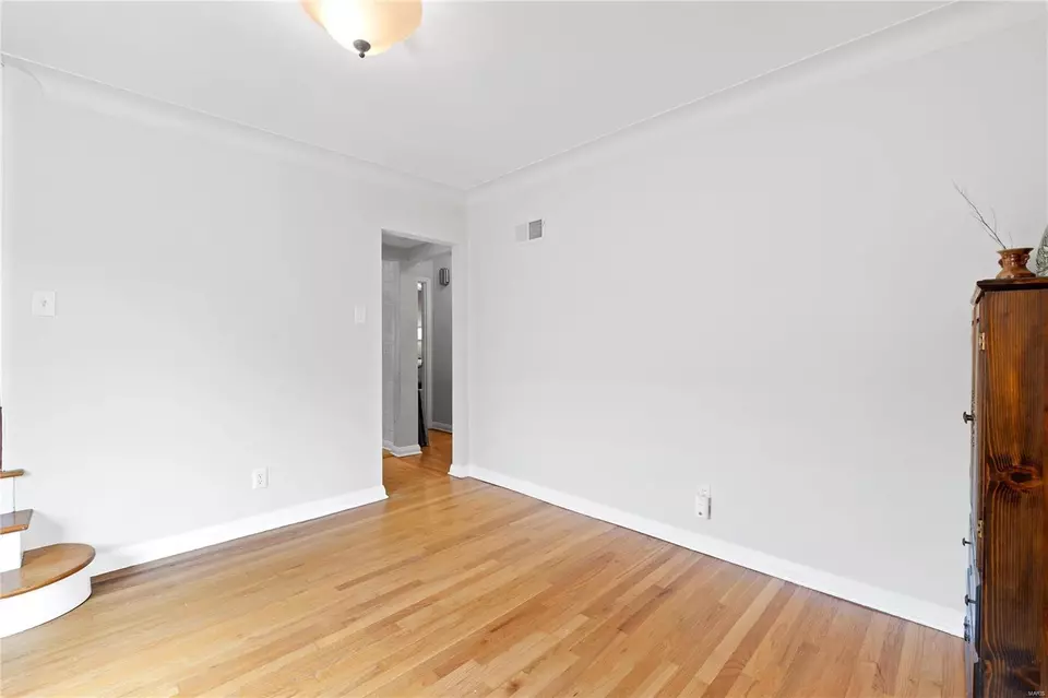 Living - 5626 Oleatha Ave, Saint Louis, MO 63139 photo 4 of 4