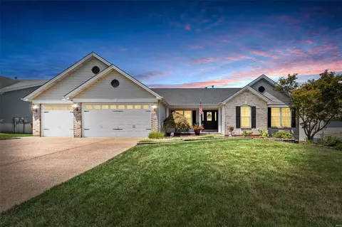 21 Savannah Hill Dr, Saint Peters, MO 63376