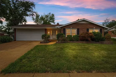 5134 Towne Centre Dr, Saint Louis, MO 63128