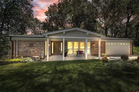 4923 Trailside Ct, Saint Louis, MO 63128