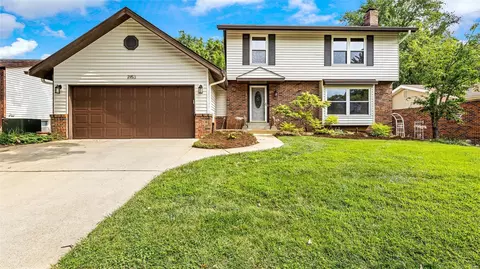 2153 Chatport Rd, Saint Louis, MO 63129