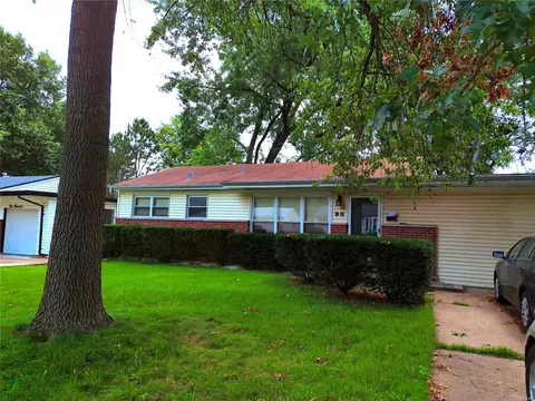 90 Clearview Dr, Florissant, MO 63033