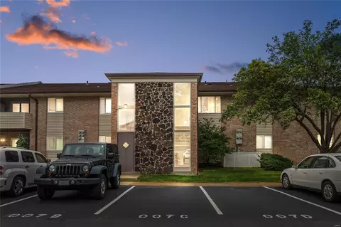 10007 Sakura Dr #D, Saint Louis, MO 63128