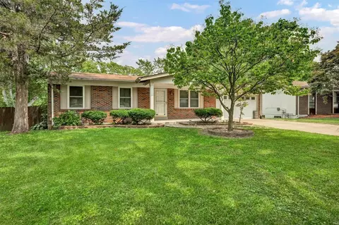 3230 Wellington Dr, Florissant, MO 63033