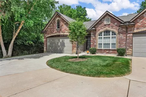 12137 Enclave Pl, Bridgeton, MO 63044