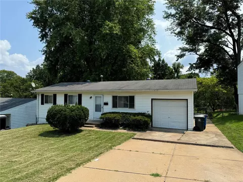 5130 Auriesville Ln, Hazelwood, MO 63042
