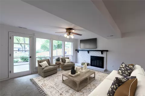 1051 Briarhurst Dr, Manchester, MO 63021 photo 2