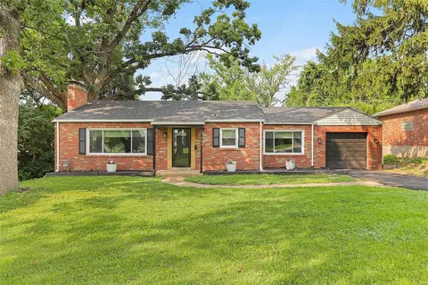153 Signal Hill Dr, Saint Louis, MO 63121