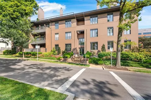 202 N Brentwood Blvd #1C, Saint Louis, MO 63105