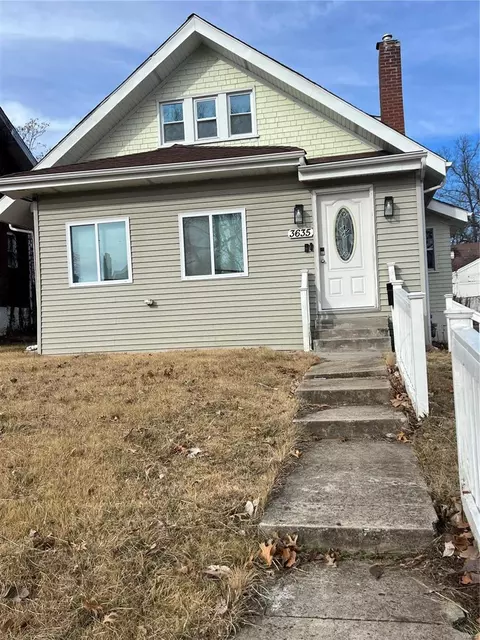 3635 Pine Grove Ave, Uplands Park, MO 63121