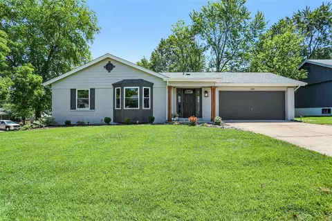 1 Crescent Woods Dr, Saint Peters, MO 63376