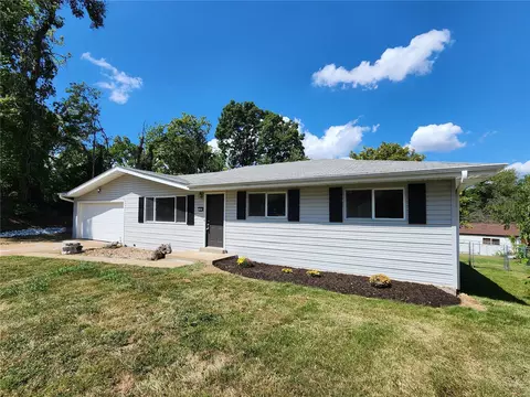 11839 Cynthia Dr, Maryland Heights, MO 63043
