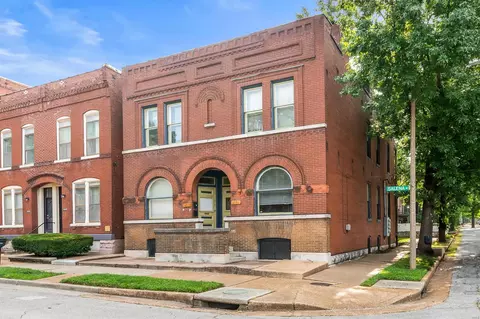 2722 Salena St, Saint Louis, MO 63118