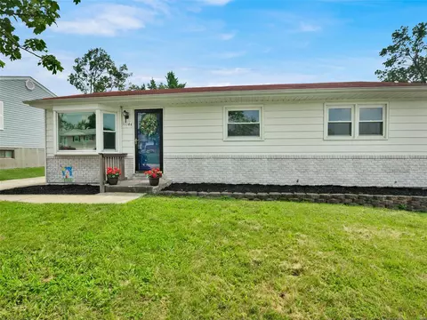 11144 Pine Forest Dr, Saint Louis, MO 63126