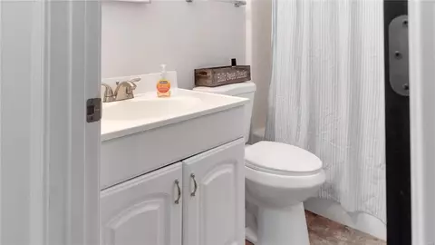 Bath - 1354 Manuka Dr, O'fallon, MO 63366 photo 4 of 4