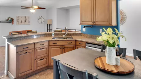 Kitchen - 1354 Manuka Dr, O'fallon, MO 63366 photo 4 of 8