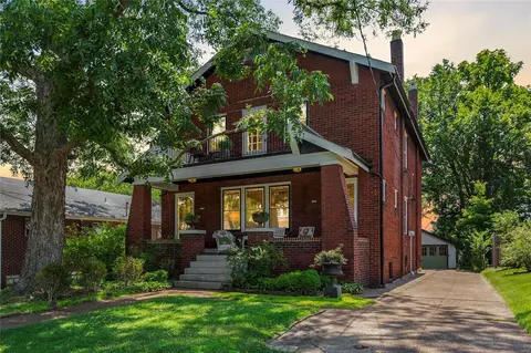 7228 Zephyr Pl, Maplewood, MO 63143