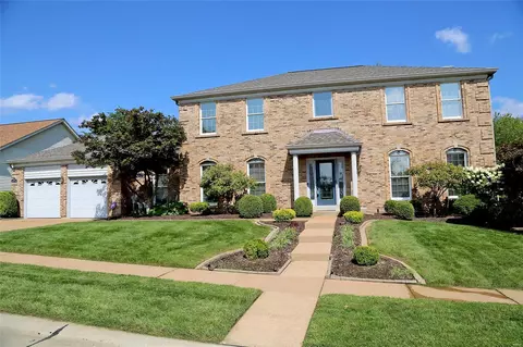 4966 Southridge Park Dr, Oakville, MO 63129
