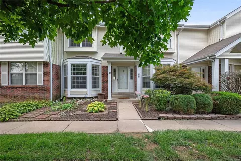 60 Meadow Run Ct #4, Saint Charles, MO 63303
