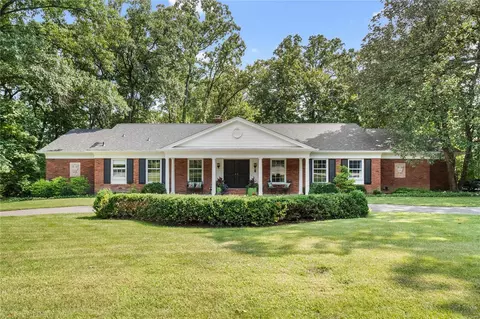 30 Portland Dr, Saint Louis, MO 63131