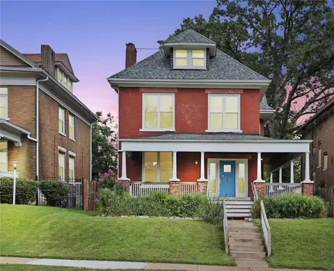 5747 Bartmer Ave, Saint Louis, MO 63112