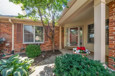 320 Morristown Ct, Chesterfield, MO 63017