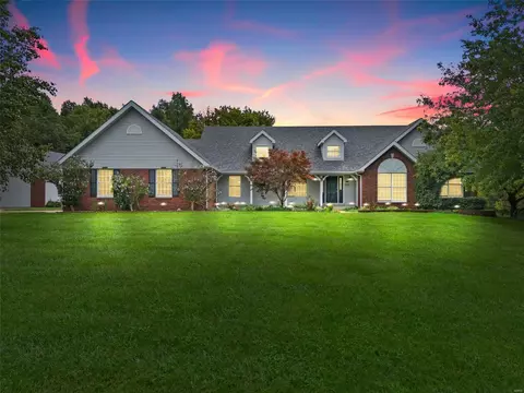 10 Brushy Hill Ct, O'fallon, MO 63366