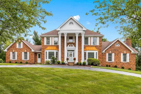 1144 Chatsworth Place Dr, Town And Country, MO 63017