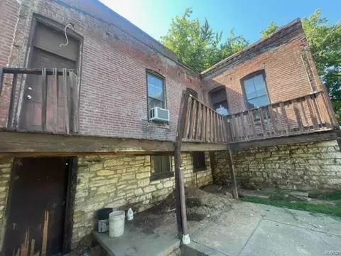 137 E Cartwright Ave, Saint Louis, MO 63125