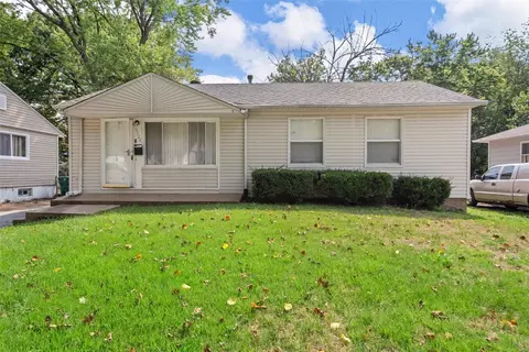 9728 Medford Dr, Saint Louis, MO 63136