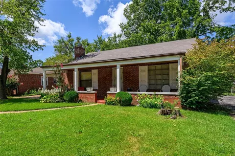 1063 Raisher Dr, Saint Louis, MO 63130