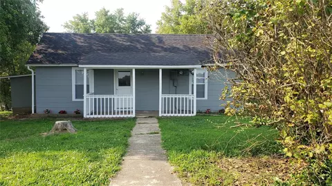 978 Chestnut St, Bourbon, MO 65441 photo 1