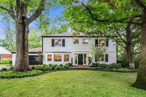 42 Pointer Ln, Ladue, MO 63124