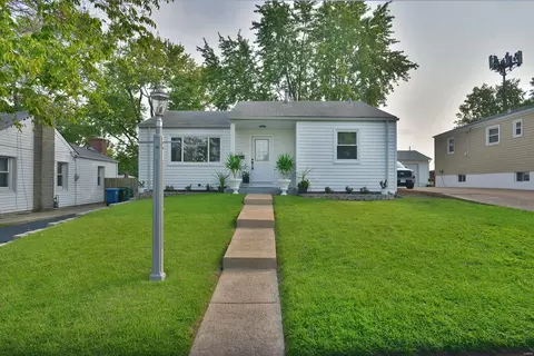 138 Sigsbee Ave, Saint Louis, MO 63125