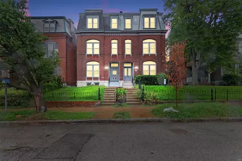 2207 Sidney St, Saint Louis, MO 63104